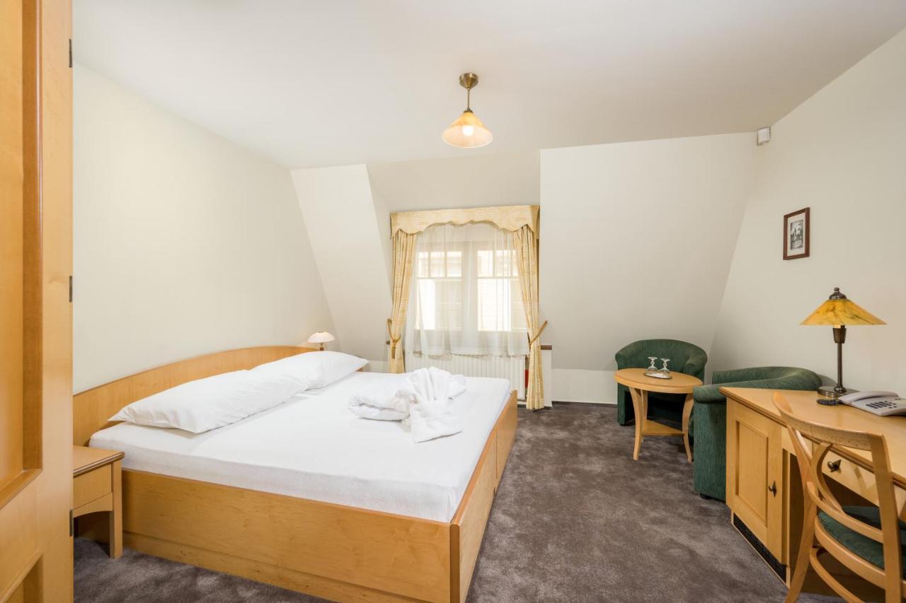 Hotel Zlaty Lev Jablonec nad Nysą Zewnętrze zdjęcie