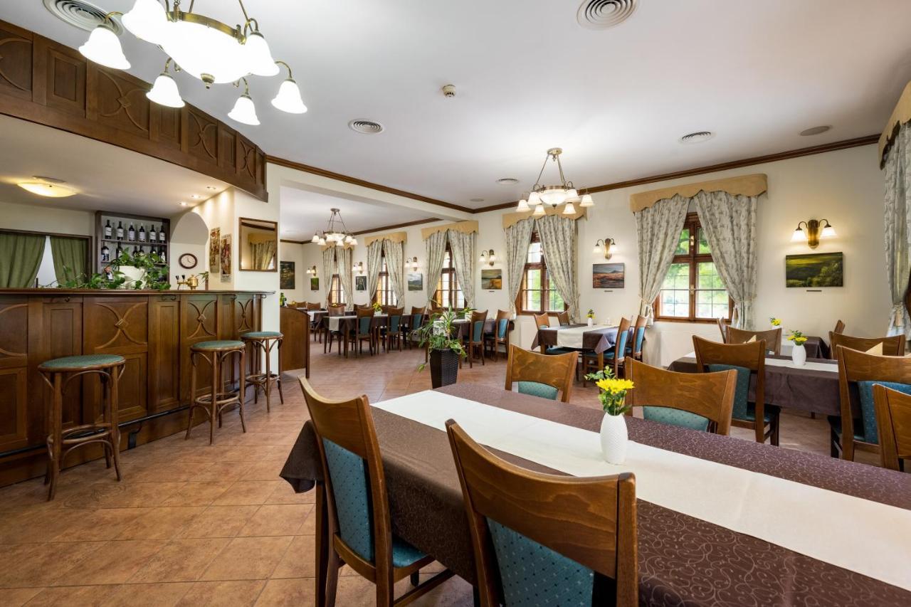 Hotel Zlaty Lev Jablonec nad Nysą Zewnętrze zdjęcie