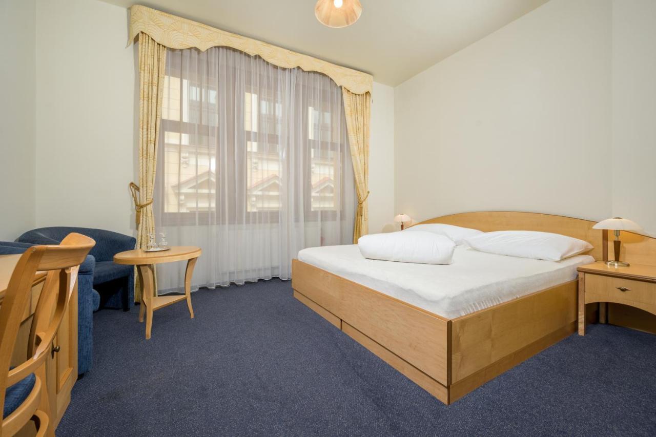 Hotel Zlaty Lev Jablonec nad Nysą Zewnętrze zdjęcie